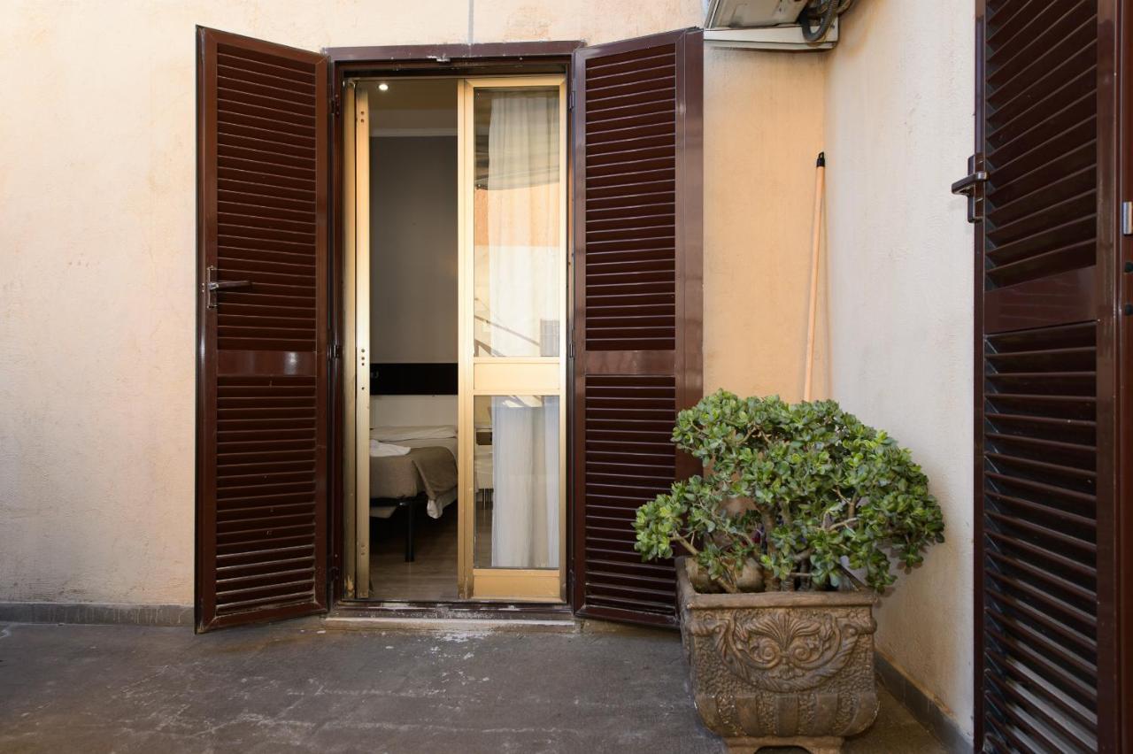 Magenta Casa Barberini — Fotos 1